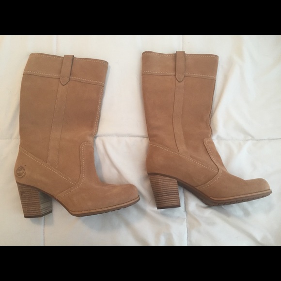 Women’s Heeled Timberland boots - Picture 2 of 3